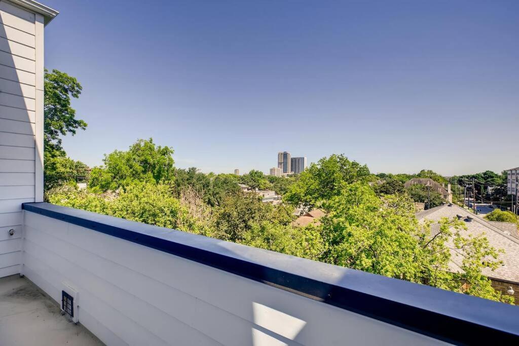 4 Story Home Mins To Downtown Houston With City Views Exteriör bild
