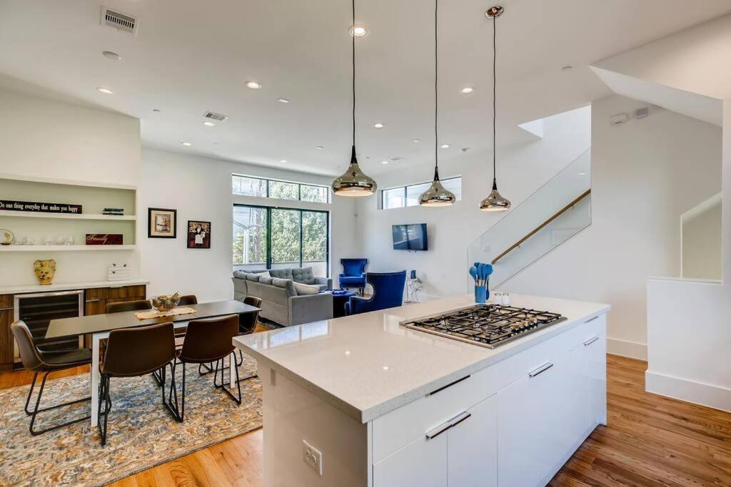 4 Story Home Mins To Downtown Houston With City Views Exteriör bild