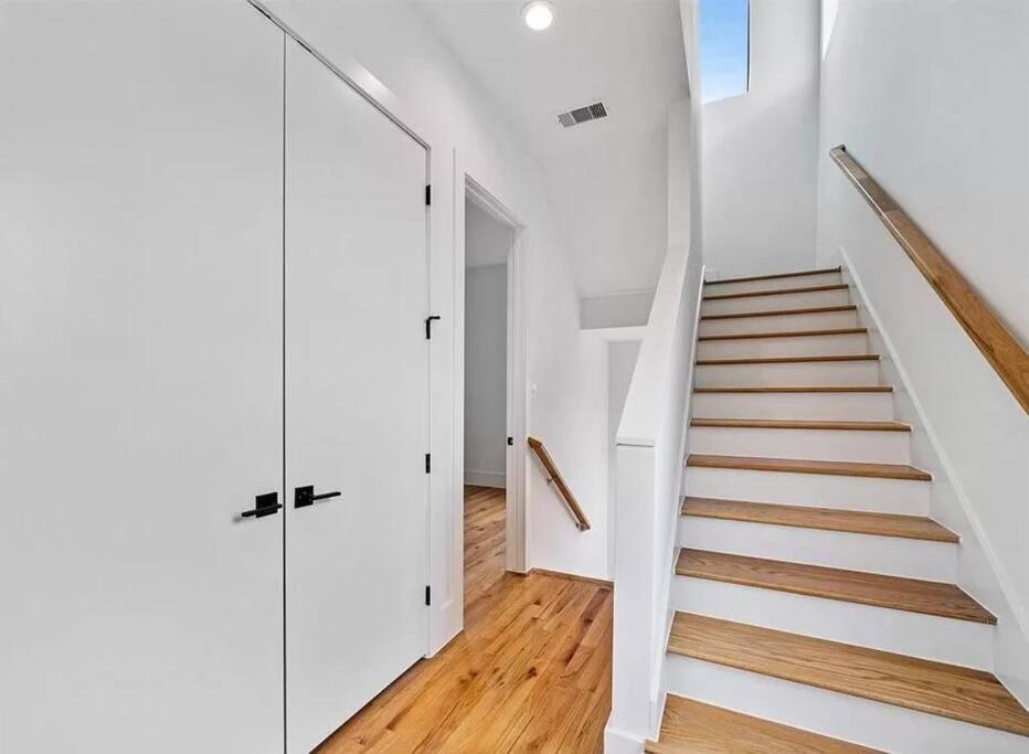 4 Story Home Mins To Downtown Houston With City Views Exteriör bild
