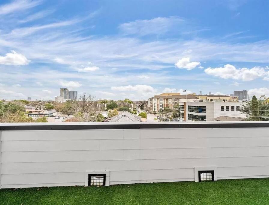 4 Story Home Mins To Downtown Houston With City Views Exteriör bild