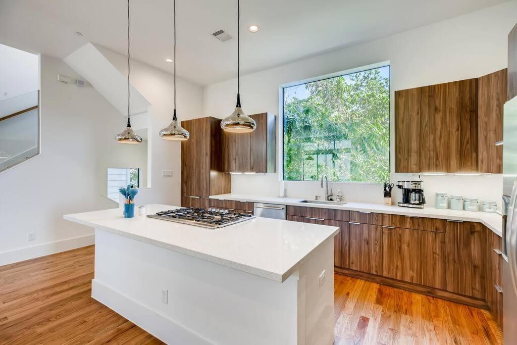 4 Story Home Mins To Downtown Houston With City Views Exteriör bild