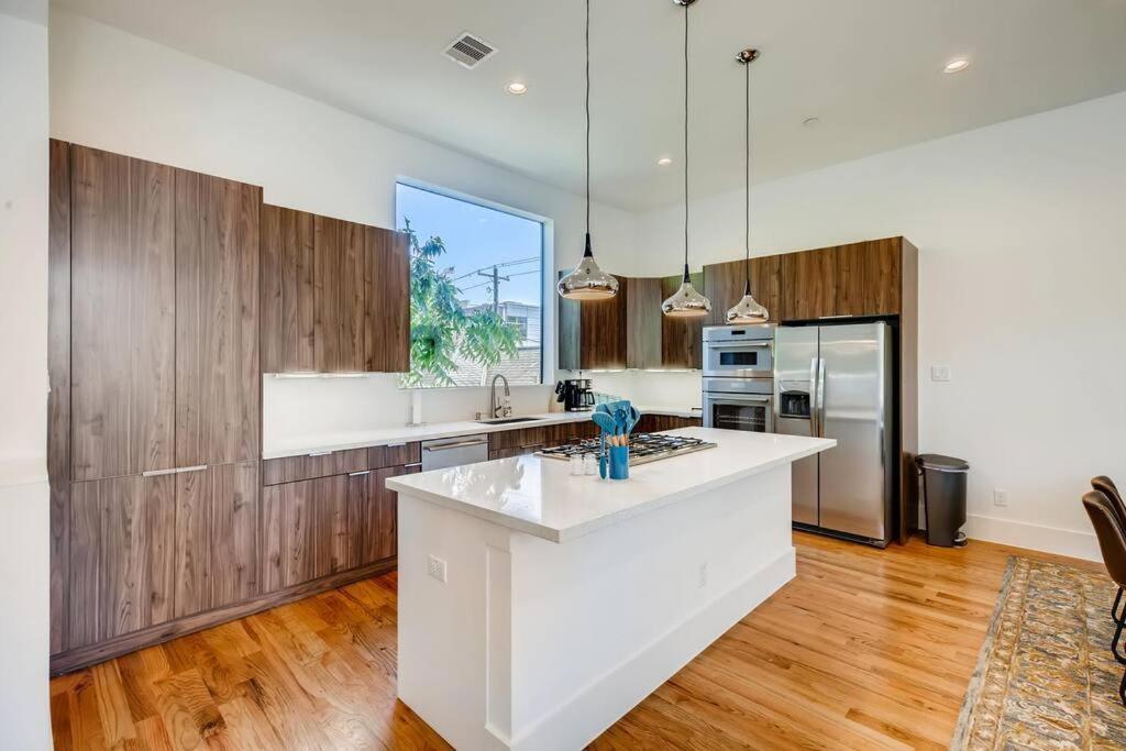 4 Story Home Mins To Downtown Houston With City Views Exteriör bild