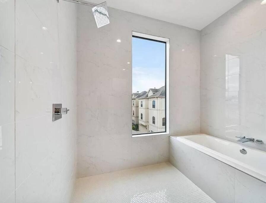 4 Story Home Mins To Downtown Houston With City Views Exteriör bild