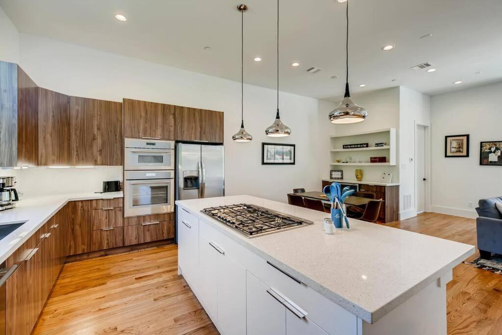 4 Story Home Mins To Downtown Houston With City Views Exteriör bild