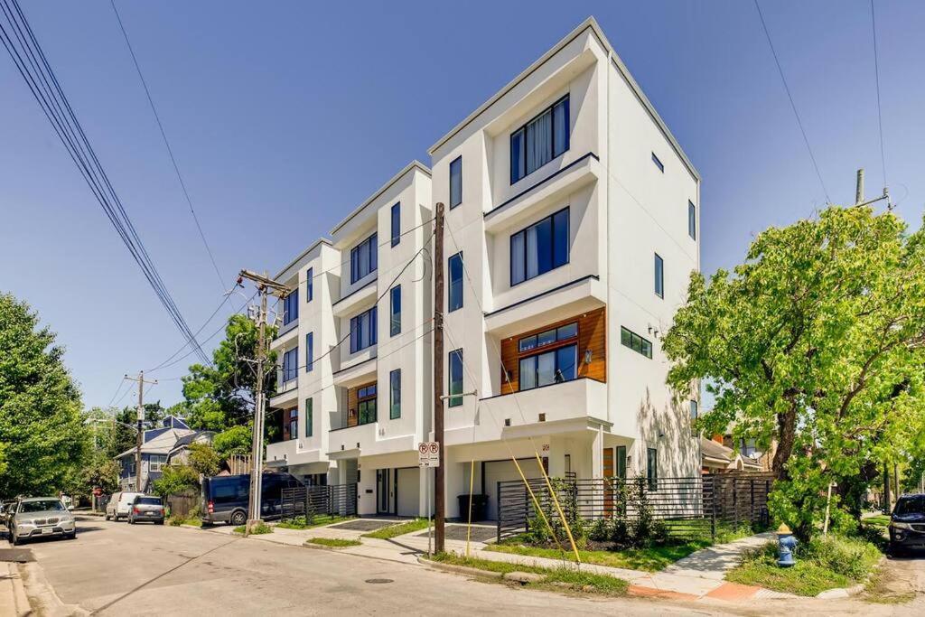 4 Story Home Mins To Downtown Houston With City Views Exteriör bild